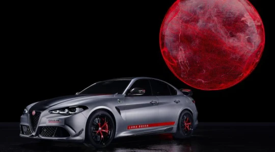 Włoska inżynieria w ekstremalnym wydaniu. Alfa Romeo prezentuje Giulię Quadrifoglio Luna Rossa