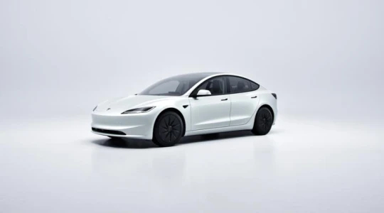 Nowe wersje samochodów Tesla. Model 3 i Model Y w wersji Standard poniżej 100 000 zł