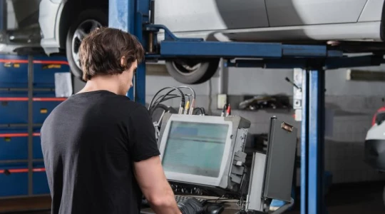 Problemy Tesli na stacjach diagnostycznych. Modele Y i 3 z najgorszymi notami w Europie